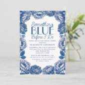 Etwas Blue Toile De Jouy Floral Brautparty Einladung (Stehend Vorderseite)