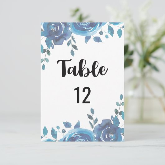 Etwas Blue Wedding Tischnummer Seating Chart (Stehend Vorderseite)