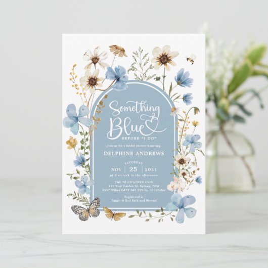 Etwas Blue Wildblume Garden Brautparty Einladung (Stehend Vorderseite)