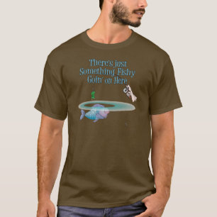 Etwas Fischen auf einem sonnigen Fanggerät T-Shirt