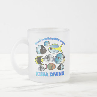 Etwas Fischen über Scuba Mattglastasse