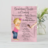 Etwas Süßes kommt auf die Einladung der Babydusche (Stehend Vorderseite)