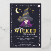 Etwas, was mit HexenHalloween-Party verwöhnt wurde Folieneinladung (Vorderseite)