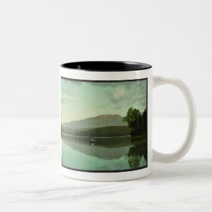 Etzeichen-Berg in rundem See (mittleres Saranac) Zweifarbige Tasse