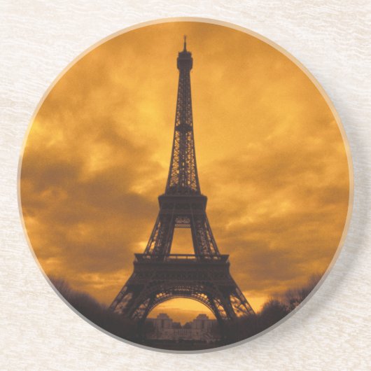 EU, Frankreich, Paris.  Eiffelturm. Getränkeuntersetzer (Vorne)
