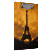EU, Frankreich, Paris. Eiffelturm. Klemmbrett (Rechts)