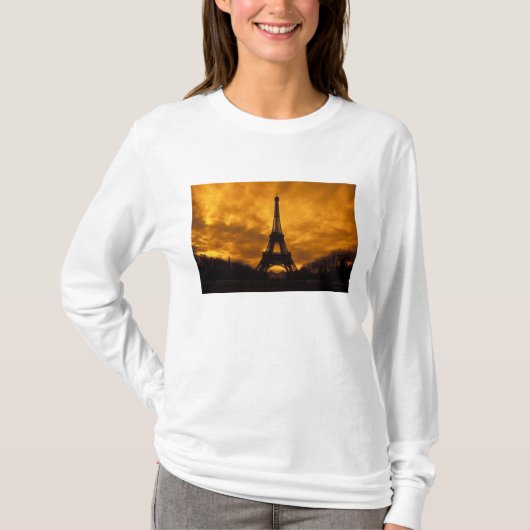 EU, Frankreich, Paris.  Eiffelturm. T-Shirt (Vorderseite)