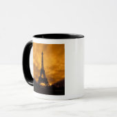 EU, Frankreich, Paris.  Eiffelturm. Tasse (Vorderseite Links)
