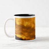 EU, Frankreich, Paris.  Eiffelturm. Zweifarbige Tasse (Links)