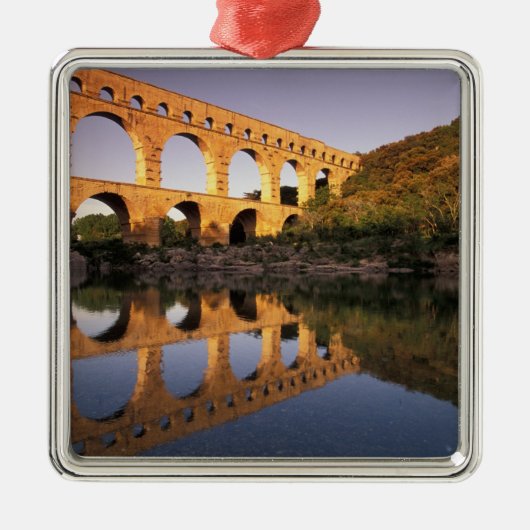 EU, Frankreich, Provence, Gard, Pont du Gard.2 Ornament Aus Metall (Vorne)