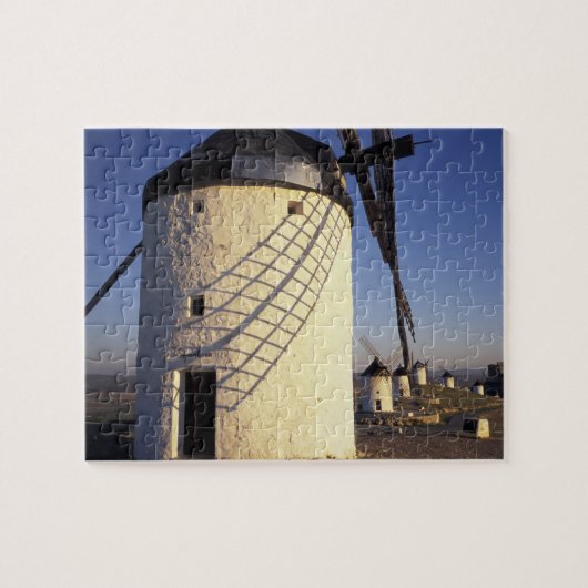 EU, Spanien, Consuegro, La Mancha. Windmühlen und Puzzle (Horizontal)