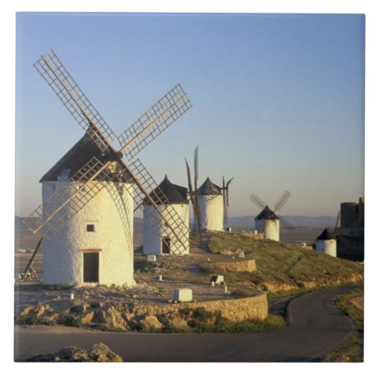EU, Spanien, La Mancha, Consuegra. Windmühlen und Fliese (Vorderseite)
