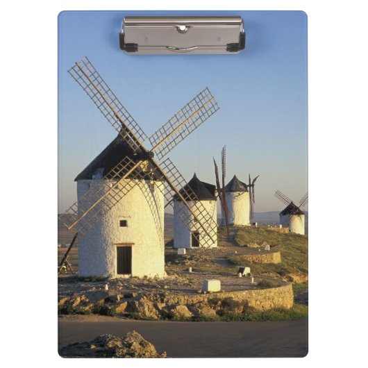 EU, Spanien, La Mancha, Consuegra. Windmühlen und Klemmbrett (Vorderseite)