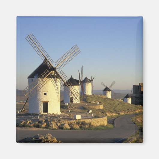 EU, Spanien, La Mancha, Consuegra. Windmühlen und Magnet (Vorne)
