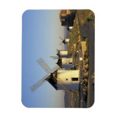 EU, Spanien, La Mancha, Consuegra. Windmühlen und Magnet (Vertikal)