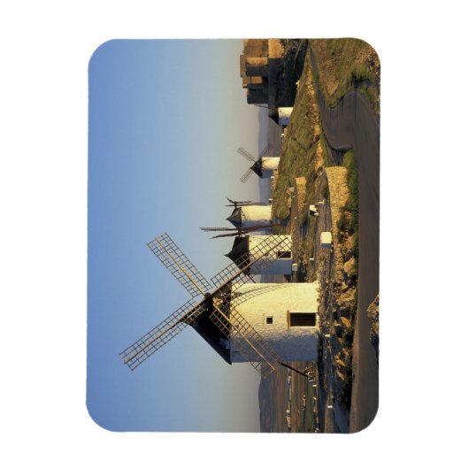 EU, Spanien, La Mancha, Consuegra. Windmühlen und Magnet (Vertikal)