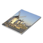 EU, Spanien, La Mancha, Consuegra. Windmühlen und Notizblock (Rotiert)