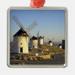 EU, Spanien, La Mancha, Consuegra. Windmühlen und Silbernes Ornament