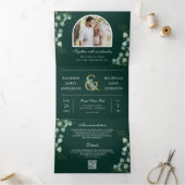Eucalyptus Arch Emerald Green QR Code Wedding Dreifach Gefaltete Einladung (Innenseite)