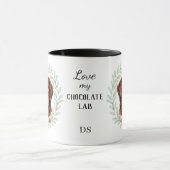 Eucalyptus Wreath Chocolate Lab Dog Monogram Tasse (Zentrum)