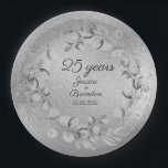 Eukalyptus 25. Silberhochzeit Pappteller<br><div class="desc">Eukalyptuskranz,  Grüne,  fünfundzwanzig Jahre,  silberne Teller zum 25. Hochzeitstag. Moderne,  elegante botanische Teller.</div>