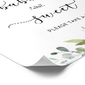 Eukalyptus Babys sind süß und nehmen eine Leckerei Poster (Ecke)