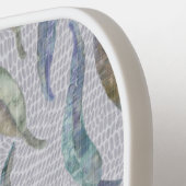 Eukalyptus-Blätter in Pink Pickleball Schläger (Linke Seite)