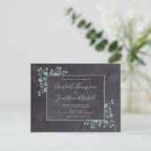 Eukalyptus-Blätter Rustikales Chalkboard Grünpflan Einladungspostkarte (Stehend Vorderseite)