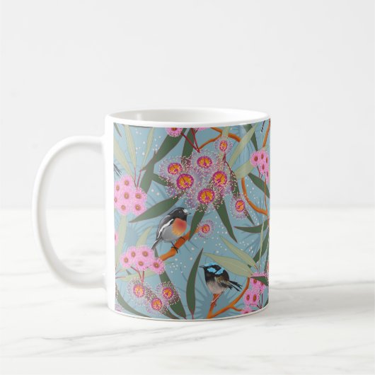 Eukalyptus-Blume mit Vögeln in Rosa und Blau Kaffeetasse (Links)
