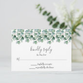Eukalyptus Botanical Greenerenerity Wedding RSVP Karte (Stehend Vorderseite)