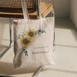 Eukalyptus Floral Sunflower Bridesmaid Gefallen Tragetasche<br><div class="desc">Sonnenblume Eukalyptus Verlasse Script Bridesmaid Tote-Tasche mit modernem Layout und Typografie. Leicht für andere Veranstaltungen oder Hochzeitsfeiern,  wie Blume,  Trauzeugin,  Brautmutter und vieles mehr</div>