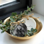 Eukalyptus-Foto mit geometrischer Geometrie Keramik Ornament<br><div class="desc">Mit unserem atemberaubenden personalisierten Foto-Ornament in Schwarz und Weiß fügen Sie Ihrem Urlaubsstil eine Touch Eleganz hinzu. Dieses wunderschöne Ornament wurde entworfen, um Ihre hochgeschätzten Erinnerungen zu präsentieren, die mit Ihrem eigenen Foto angepasst wurden, um einen einzigartigen und sinnvollen Sake zu schaffen. Das Ornament verfügt über ein zartes Overlay von...</div>