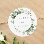 Eukalyptus Green Foliage Wedding Runder Aufkleber<br><div class="desc">Dieser Hochzeitsaufkleber ist mit Aquarellmalerei,  Eukalyptus,  grünen Blätter und Kreisrahmen versehen. Für eine weiter gehende Anpassung dieses Designs klicken Sie bitte auf den Link "Weitere Anpassung". Matching-Elemente sind ebenfalls verfügbar.</div>