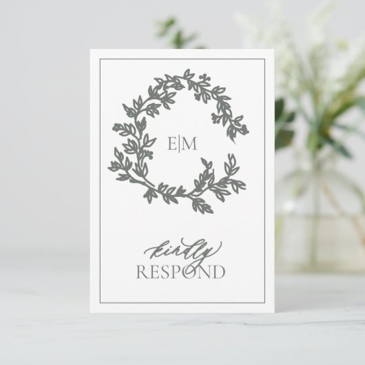 Eukalyptus Green Monogram Wedding RSVP Card (Stehend Vorderseite)