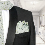Eukalyptus Greenerity Wedding Sage Pocket Square Halstuch<br><div class="desc">Ein elegantes Weiß- und Eukalyptusgrün,  nur ein Hochzeitsquadrat mit Aquarellmalung,  die Eukalyptusstiele auf einem schlängelgrünen Hintergrund.</div>