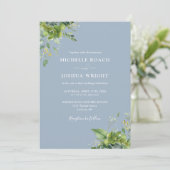 Eukalyptus Greenery Dusty Blue Monogram Wedding Einladung (Stehend Vorderseite)