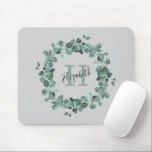 Eukalyptus Greenery Personalisiert Monogram Mousepad<br><div class="desc">Eleganter Eukalyptuskranz mit Monogramm auf hellgrauem Hintergrund. Personalisieren Sie mit Ihrem Namen und Initial.</div>