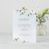 Eukalyptus-Grüne, weiße Blüte rustikale Hochzeit Begleitkarte (Stehend Vorderseite)