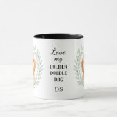 Eukalyptus-Kranz Goldendoodle Hund Monogramm Tasse (Zentrum)