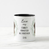 Eukalyptus-Kranz Lockenhaar-Retriever-Monogramm Tasse (Zentrum)