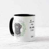 Eukalyptus-Kranz schwarzer Labradorhund-Monogramm Tasse (Vorderseite Links)