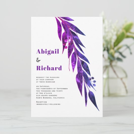 Eukalyptus-Zweigniederlassung im Rahmen einer lila Einladung (Stehend Vorderseite)