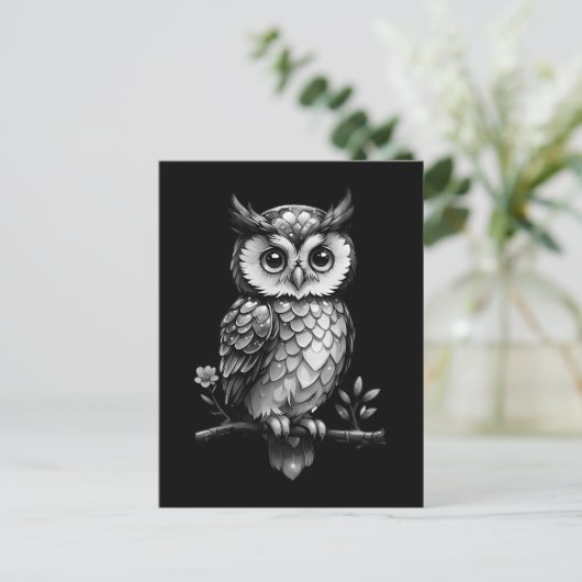 Eule auf einem blühenden Ast - schwarz weiß Postkarte (Stehend Vorderseite)