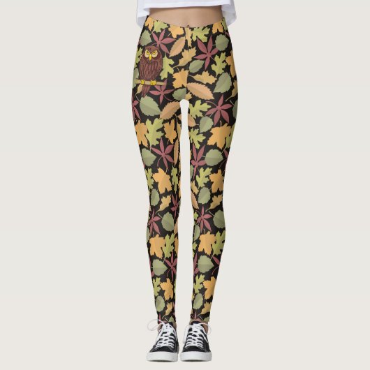 Eule-Cartoon im dunklen Hintergrund Leggings (Vorderseite)