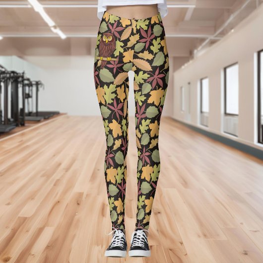 Eule-Cartoon im dunklen Hintergrund Leggings