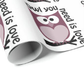 Eule, die Sie benötigen, ist LIEBE Geschenkpapier (Rolleneckpunkt)