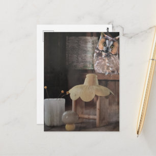 Eule im Zimmer eine surrealistische Collage Postkarte