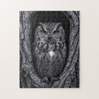 Eule in einem Baumhupen Schwarz und Weiß Puzzle