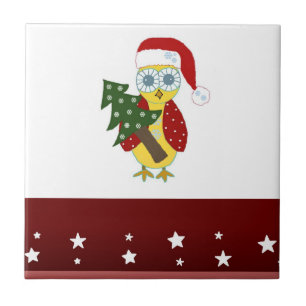 Eule in einem Weihnachtsmannhut mit Weihnachtsbaum Fliese