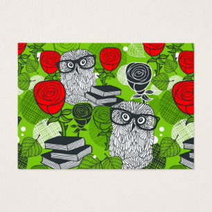 Eule in rote Rosen